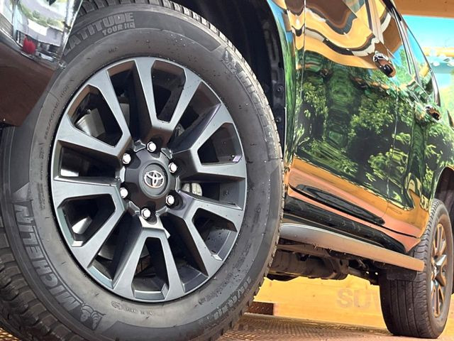 �y����18�C���`�A���~�z�C�[���z�O�ςɃ}�b�`���������A���~�z�C�[���𑕒����Ă���܂��B�e��ЊO�A���~�z�C�[����A�X�^�b�h���X�^�C�����戵�����Ă���܂��B���񂲑��k����������