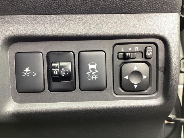 【三菱e-Assist】走行中に前方の車両等を認識し、衝突しそうな時は警報とブレーキで衝突回避と被害軽減をアシスト。より安全にドライブをお楽しみいただけます。