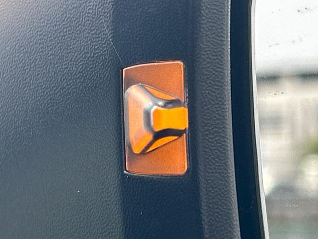 �y�����r�[�N���f�B�e�B�N�V�����z���s���A�h�A�~���[�̎��p�ɂȂ�₷���ӏ��Ɍ㑱�Ԃ��ڋ߂���ƃT�C�h�~���[�t�߂Ɍx����\���A�h���C�o�[�ɒ��ӊ��N�ƁA����̍ۂ̓n���h��������A�V�X�g�����܂��B