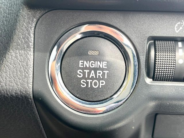 �y�A�N�Z�X�L�[&�v�b�V���X�^�[�g�z�J�o����|�P�b�g�ɓ��ꂽ�܂܂ł��h�A�̎{���E�������\�ȃX�}�[�g�L�[�𑕔��B�G���W���̃I���E�I�t�����J�M�����o���K�v�������A�{�^�����v�b�V�����邾����OK��