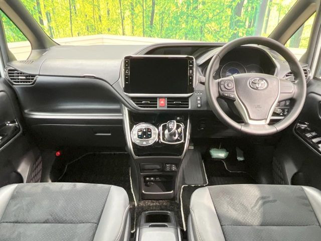 ヴォクシー1.8 ハイブリッド ZS 煌III