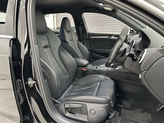 RS3スポーツバック2.5 4WD