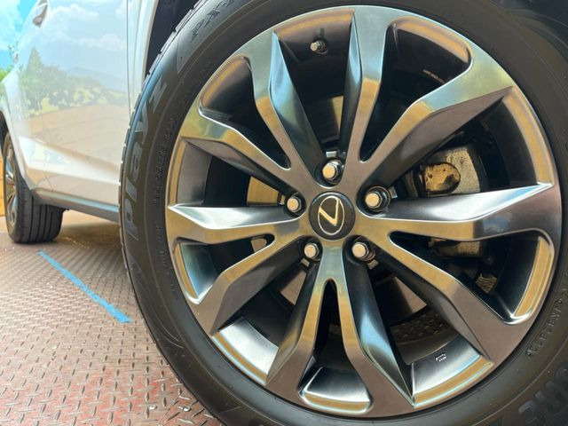 �y�O���[�h��p����18�C���`�A���~�z�C�[���z�f�U�C�����̍��������A���~�z�C�[���𑕒����Ă���܂��B�e��ЊO�A���~�z�C�[����A�X�^�b�h���X�^�C�����戵�����Ă���܂��B���񂲑��k����������