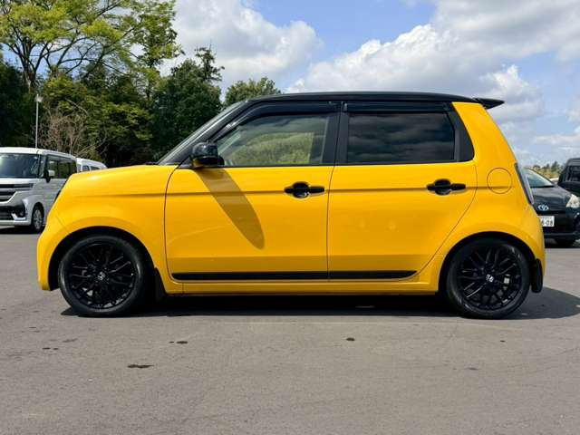 当店在庫は外装、内装クリーニング後に展示し、併せて事故修復歴の有無、メーター改ざん歴の有無も第三者機関による検査を全台実施しております。車検、整備、鈑金塗装も自社で対応できますのでご安心ください。