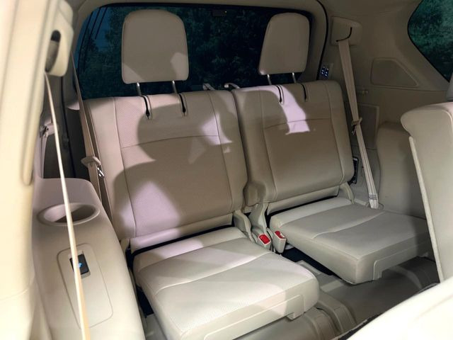 3列目シートはもちろん状態良好☆大人でもゆったりと座って頂けますので、大人数でのお出かけもラクラクです♪ご家族で、気の知れた仲間で、ドライブに行くのが楽しみですね♪