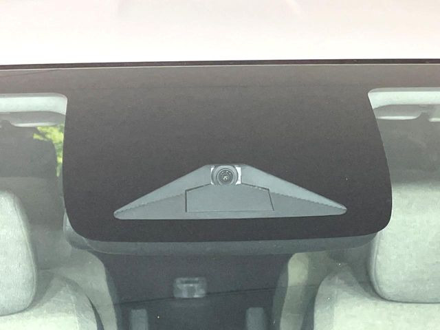 �y�z���_�Z���V���O�z���s���ɑO���̎ԗ�����F�����A�Փ˂������Ȏ��͌x��ƃu���[�L�ŏՓˉ���Ɣ�Q�y�����A�V�X�g�B�����S�Ƀh���C�u�����y���݂��������܂��B