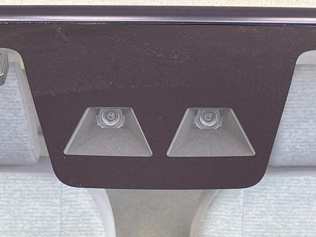 �y�X�}�[�g�A�V�X�g�z���s���ɑO���̎ԗ�����F�����A�Փ˂������Ȏ��͌x��ƃu���[�L�ŏՓˉ���Ɣ�Q�y�����A�V�X�g�B�����S�Ƀh���C�u�����y���݂��������܂��B