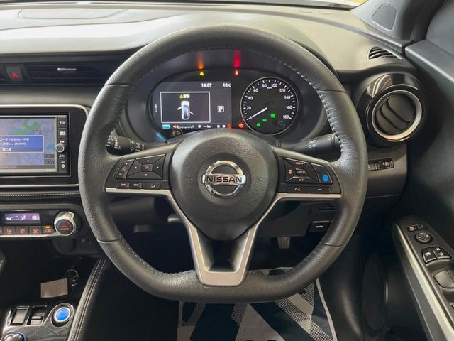 �y�����v�����X�e�A�����O�z�㎿�Ȋv���g�p���邱�ƂŁA��ɂ����������݂ƂĂ��^�]���₷���n���h���ł���