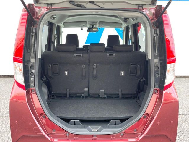 ���i�̂���������ʋ΁A���}���ɏ\���ȉ׎��X�y�[�X���m�ۂ��Ă���܂��B�Z�J���h�V�[�g��|���ƁA�傫�ȉו��̐ύڂ��\�ł���