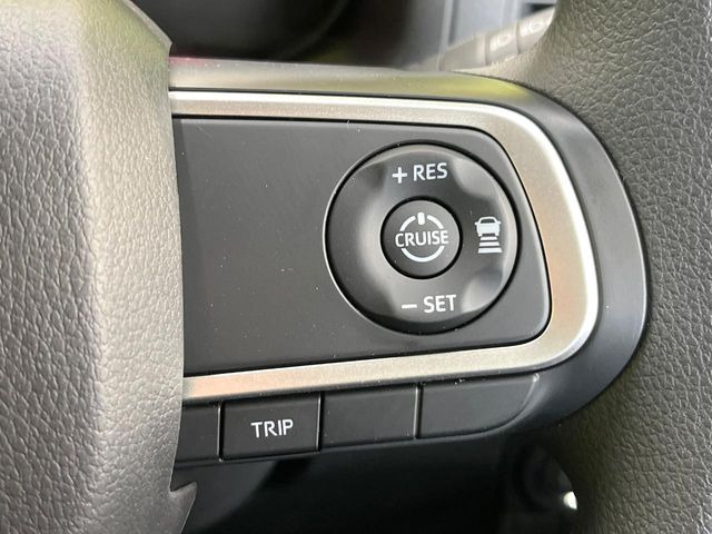 【アダプティブクルーズコントロール】高速道路での長距離走行が楽に!!自動で速度を保つクルーズコントロールが、衝突軽減システムと連携し、前方の車両を感知して車間を保つように速度調節してくれます!!