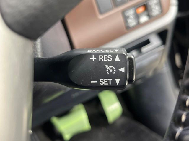 �y�N���[�Y�R���g���[���z�������H�����N���N���s�B�A�N�Z���𗣂��Ă���葬�x�ő��s���ł��A�������^�]���̕��S���y��!�����E�������ȒP�ȃX�C�b�`����Œ����ł��܂��B