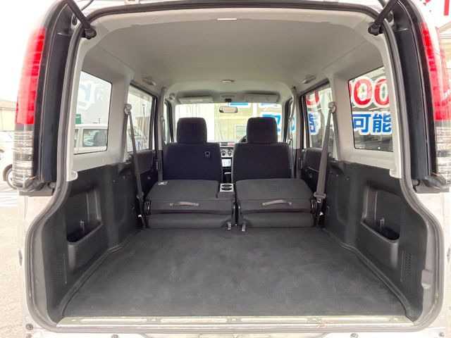 普段のお買い物や通勤、送迎等に十分な荷室スペースを確保しております。セカンドシートを倒すと、大きな荷物の積載も可能です♪