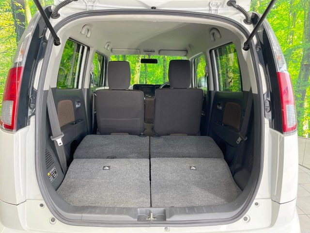 後席を格納すると、これだけの広さが!シーンに合わせたシートアレンジで、大きな荷物も積むことが出来ます♪