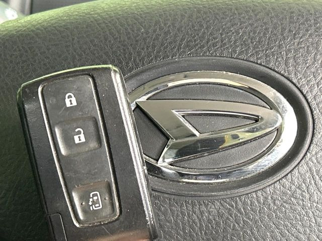 �y�L�[�t���[�V�X�e���z�J�o����|�P�b�g�ɓ��ꂽ�܂܂ł��h�A�̎{���E�������\�ȃX�}�[�g�L�[�𑕔��B�G���W���̃I���E�I�t�����J�M�����o���K�v����������Ƃ��Ă��֗��ł���