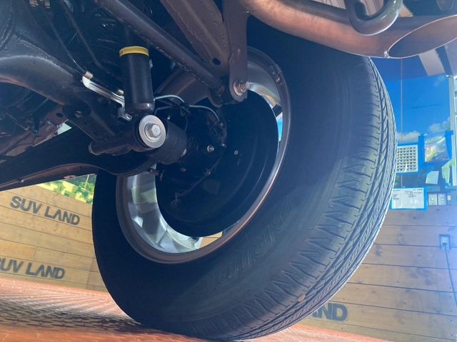 お車を安心してお乗りいただく為には、足回りの定期点検が欠かせません。サービスサポート(有償保証)では無料点検もご提供しており、安心のカーライフをお過ごしいただけるサポート体制が整っています。