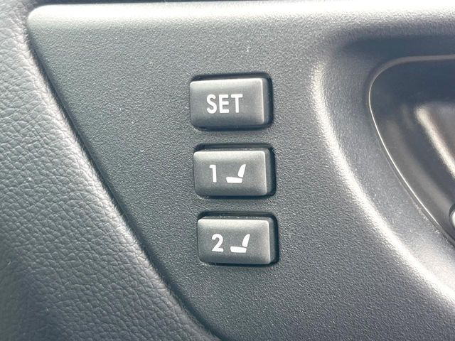 【メモリー機能付きパワーシート】ドライバーごとに設定したシート位置を記憶して、ボタン一つで切り替えできる便利な機能!運転する方が複数名いらっしゃるご家庭におすすめです♪