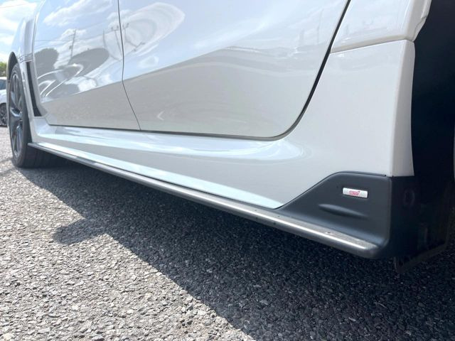 【STIエアロ】人気のSTIエアロを装備!クルマの外観がよりスタイリッシュになり、街中で存在感あふれる1台に♪将来買い替える時にもリセールに影響しやすく、価値ある人気の装備です!