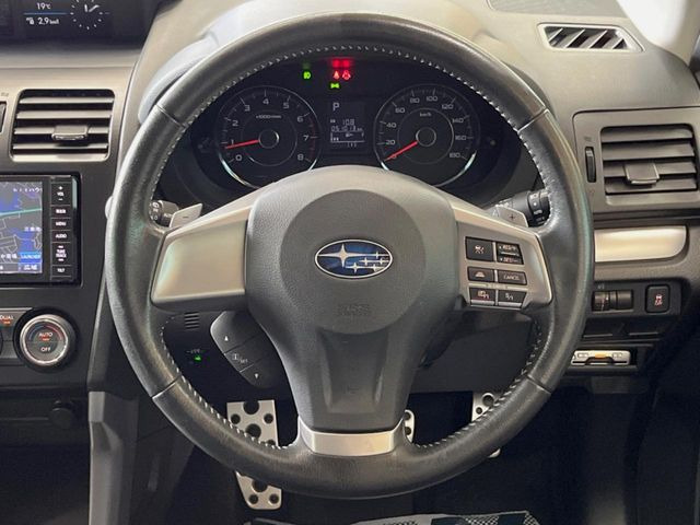 �y�����v�����X�e�A�����O�z�㎿�Ȋv���g�p���邱�ƂŁA��ɂ����������݂ƂĂ��^�]���₷���n���h���ł���