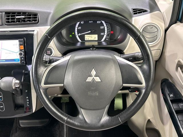 ステアリングも使用感が少なく、きれいな状態となっております♪