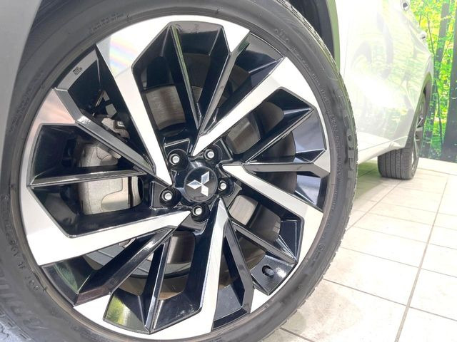 【純正20インチアルミホイール】外観にマッチした純正アルミホイールを装着しております。各種社外アルミホイールや、スタッドレスタイヤも取扱いしております。是非ご相談ください♪