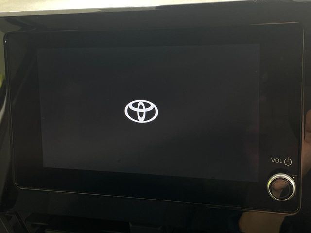 �y8�C���` �f�B�X�v���C�I�[�f�B�I�z���ʂ̃f�B�X�v���C��AppleCarPlay��AndroidAuto�����p�\�B�傫�ȉ�ʂŃX�}�z�i�r�A�v���������p���������܂���