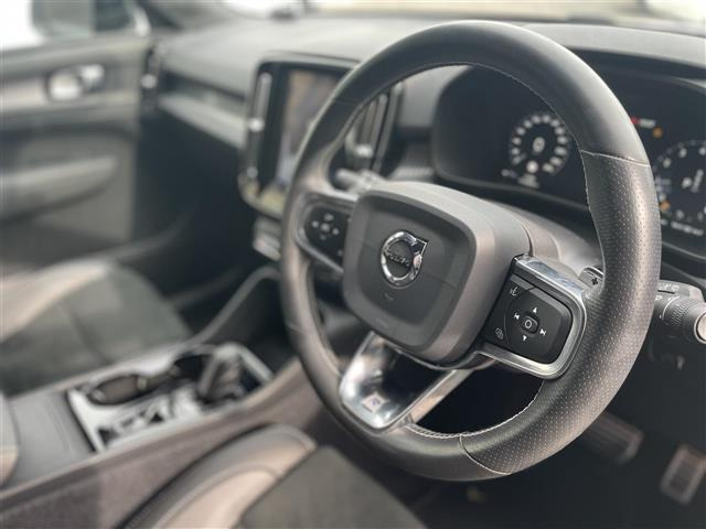 XC40T4 AWD Rデザイン 4WD