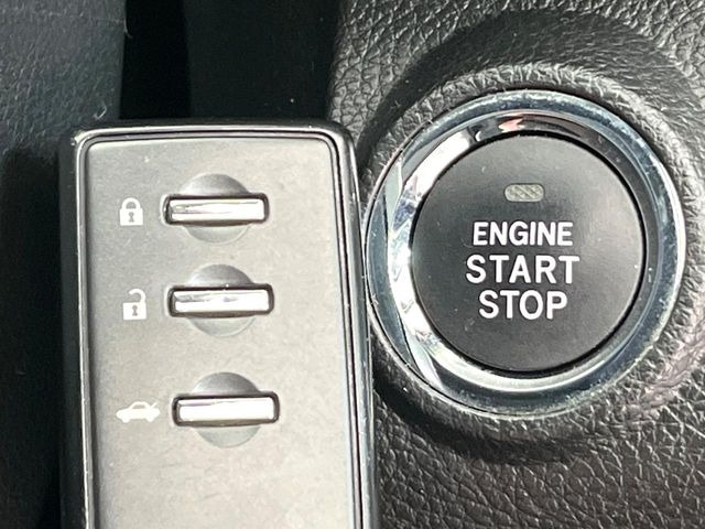 �y�A�N�Z�X�L�[&�v�b�V���X�^�[�g�z�J�o����|�P�b�g�ɓ��ꂽ�܂܂ł��h�A�̎{���E�������\�ȃX�}�[�g�L�[�𑕔��B�G���W���̃I���E�I�t�����J�M�����o���K�v�������A�{�^�����v�b�V�����邾����OK��