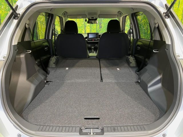 ���i�̂���������ʋ΁A���}���ɏ\���ȉ׎��X�y�[�X���m�ۂ��Ă���܂��B�Z�J���h�V�[�g��|���ƁA�傫�ȉו��̐ύڂ��\�ł���