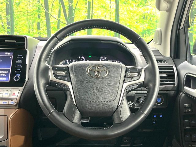 �y�����v�����X�e�A�����O�z�㎿�Ȋv���g�p���邱�ƂŁA��ɂ����������݂ƂĂ��^�]���₷���n���h���ł���