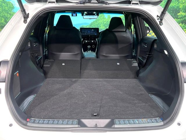 ���i�̂���������ʋ΁A���}���ɏ\���ȉ׎��X�y�[�X���m�ۂ��Ă���܂��B�Z�J���h�V�[�g��|���ƁA�傫�ȉו��̐ύڂ��\�ł���