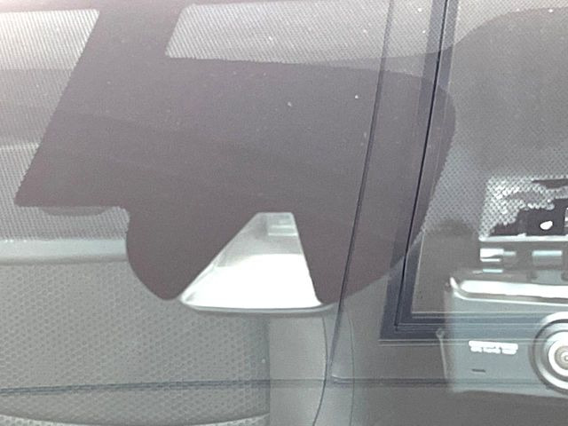 �y�G�}�[�W�F���V�[�u���[�L�z���s���ɑO���̎ԗ�����F�����A�Փ˂������Ȏ��͌x��ƃu���[�L�ŏՓˉ���Ɣ�Q�y�����A�V�X�g�B�����S�Ƀh���C�u�����y���݂��������܂��B