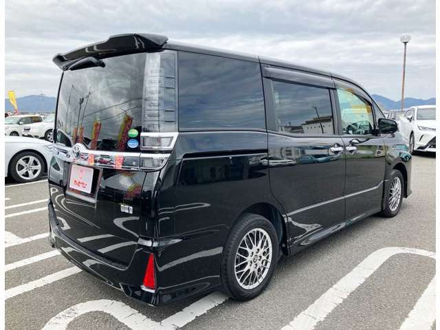 ヴォクシー1.8 ハイブリッド ZS 煌III