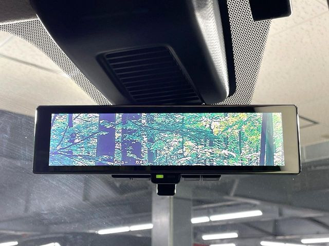 【インテリジェントルームミラー】後席の大きな荷物や同乗者で後方が確認しづらい時でも安心!カメラが撮影した車両後方の映像をルームミラー内に表示。クリアな視界で状況の確認が可能です!