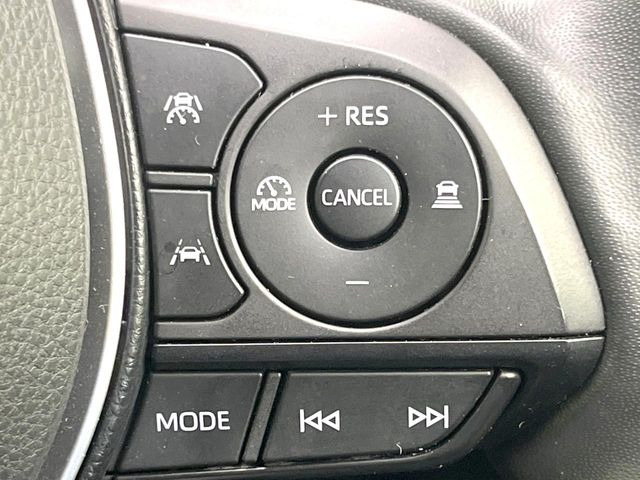 【レーダークルーズコントロール】高速道路での長距離走行が楽に!!自動で速度を保つクルーズコントロールが、衝突軽減システムと連携し、前方の車両を感知して車間を保つように速度調節してくれます!!