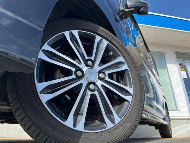�y����15�C���`�A���~�z�C�[���z�O�ςɃ}�b�`���������A���~�z�C�[���𑕒����Ă���܂��B�e��ЊO�A���~�z�C�[����A�X�^�b�h���X�^�C�����戵�����Ă���܂��B���񂲑��k����������