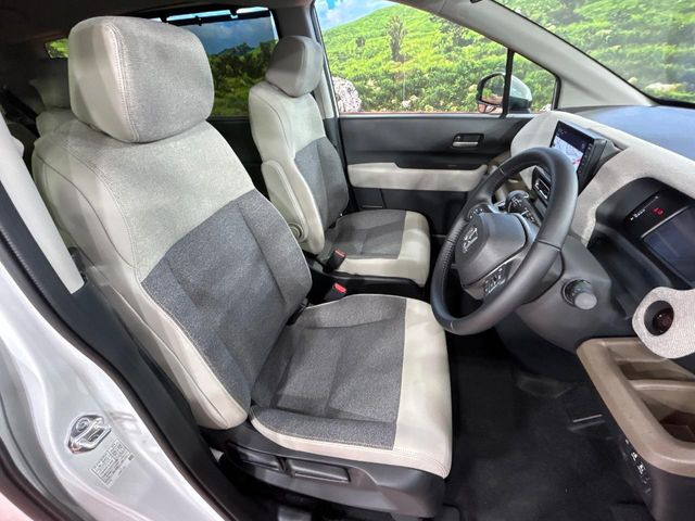 運転席シート廻りは使用感も少なく、良好な状態となっています。丁寧に使われていたことがよくわかりますね。