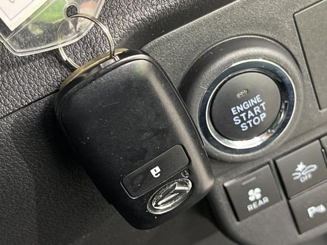 �y�L�[�t���[�V�X�e���z�J�o����|�P�b�g�ɓ��ꂽ�܂܂ł��h�A�̎{���E�������\�ȃX�}�[�g�L�[�𑕔��B�G���W���̃I���E�I�t�����J�M�����o���K�v����������Ƃ��Ă��֗��ł���