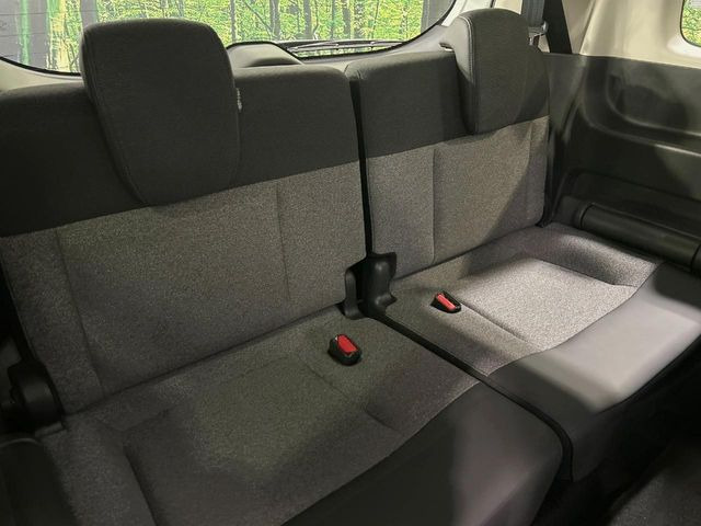 3列目シートはもちろん状態良好☆大人でもゆったりと座って頂けますので、大人数でのお出かけもラクラクです♪ご家族で、気の知れた仲間で、ドライブに行くのが楽しみですね♪