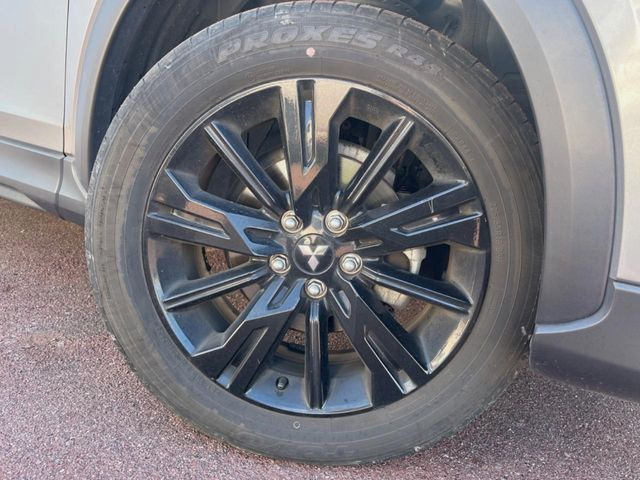 �y����18�C���`�A���~�z�C�[���z�O�ςɃ}�b�`���������A���~�z�C�[���𑕒����Ă���܂��B�e��ЊO�A���~�z�C�[����A�X�^�b�h���X�^�C�����戵�����Ă���܂��B���񂲑��k����������