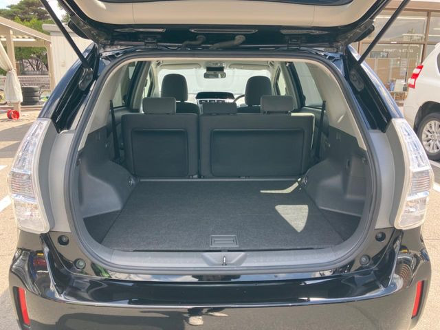 ���i�̂���������ʋ΁A���}���ɏ\���ȉ׎��X�y�[�X���m�ۂ��Ă���܂��B�Z�J���h�V�[�g��|���ƁA�傫�ȉו��̐ύڂ��\�ł���