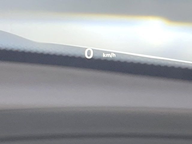 ���w�b�h�A�b�v�f�B�X�v���C:���݂̑��x�⑖�s�����f�W�^���\���ŉ^�]�ȑO���̃K���X�ɓ��e!�^�]���A���������炳���K�v�ȏ����m�F�ł���̂łƂ��Ă��֗��ň��S!