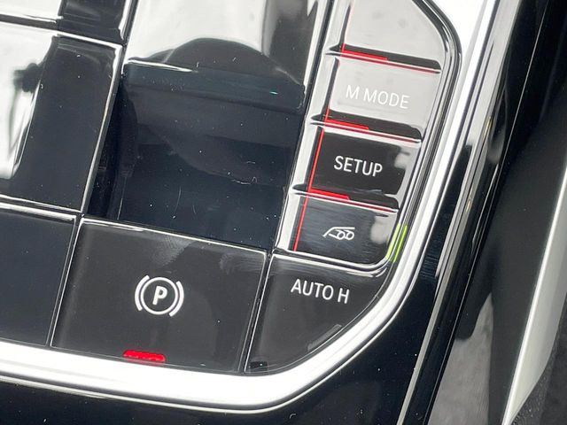 ��M�h���C�u�v���t�F�b�V���i��:M���f���ł́uSETUP�v�{�^�����g�����ƂŁA�h���C�o�[�̓G���W���A�V���V�[�A�X�e�A�����O�A�u���[�L�̂��܂��܂Ȑݒ���A���ꂼ��ʂɗL���ɂ��邱�Ƃ��ł��܂��B