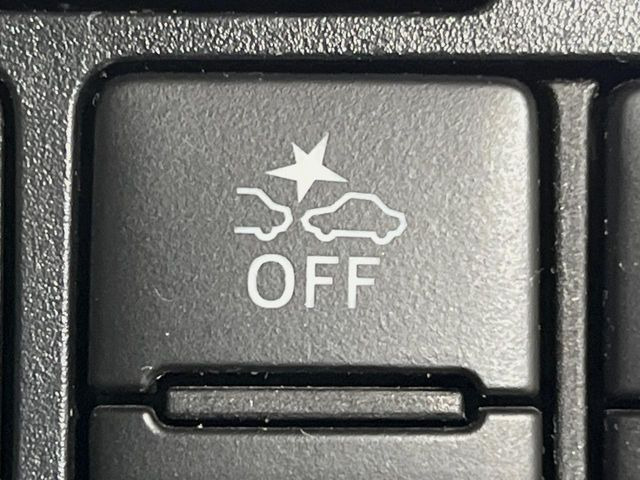 �y�X�}�[�g�A�V�X�g�z���s���ɑO���̎ԗ�����F�����A�Փ˂������Ȏ��͌x��ƃu���[�L�ŏՓˉ���Ɣ�Q�y�����A�V�X�g�B�����S�Ƀh���C�u�����y���݂��������܂��B