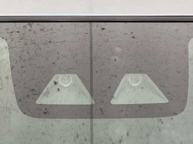 �y�X�}�[�g�A�V�X�g�z���s���ɑO���̎ԗ�����F�����A�Փ˂������Ȏ��͌x��ƃu���[�L�ŏՓˉ���Ɣ�Q�y�����A�V�X�g�B�����S�Ƀh���C�u�����y���݂��������܂��B