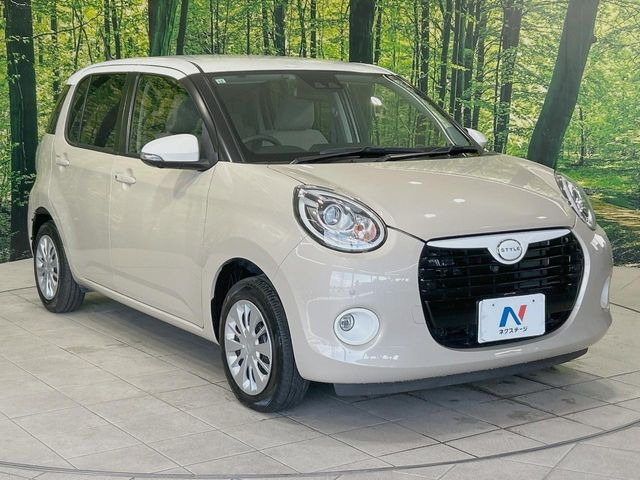 高透明度のガラス皮膜で撥水はもちろん、上質なツヤ・光沢を実現。紫外線や酸性雨から大切な愛車を保護し、色あせ・劣化を防止。「弾スプラッシュコート」、「弾プリミッサコート」からお選びいただけます。