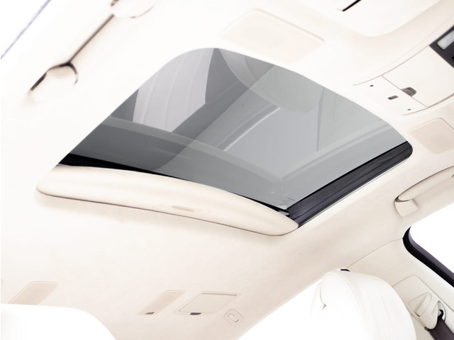 お探しの方必見の人気装備サンルーフ!