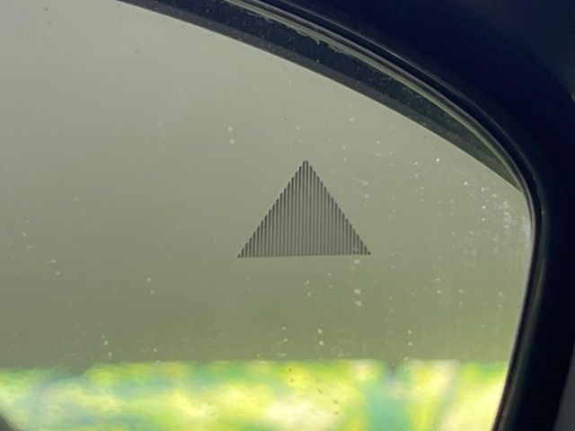 �y������p���m�z���s���A�h�A�~���[�̎��p�ɂȂ�₷���ӏ��Ɍ㑱�Ԃ��ڋ߂���ƃT�C�h�~���[�t�߂Ɍx����\���A�h���C�o�[�ɒ��ӊ��N�����Ă���܂��B