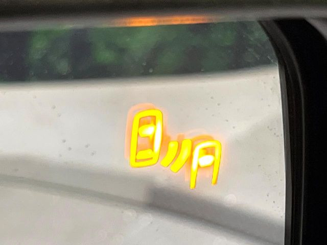 �y�u���C���h�X�|�b�g���[�j���O�z���s���A�h�A�~���[�̎��p�ɂȂ�₷���ӏ��Ɍ㑱�Ԃ��ڋ߂���ƃT�C�h�~���[�t�߂Ɍx����\���A�h���C�o�[�ɒ��ӊ��N�����Ă���܂��B