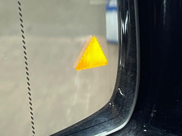 ���u���C���h�A�V�X�g�Z���T�[:���p����̎Ԃ����m���A�h���C�o�[���Ԑ��ύX���s���ۂɁA�x�����Ƌ��ɒ��ӂ𑣂��Ă������S�x���@�\�ł�!