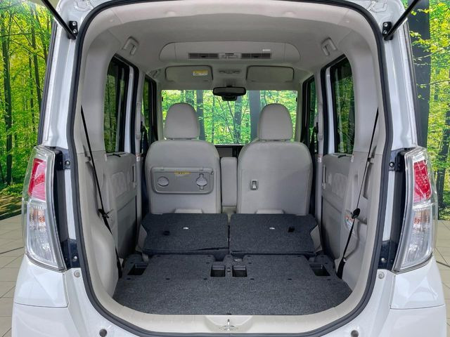 ���i�̂���������ʋ΁A���}���ɏ\���ȉ׎��X�y�[�X���m�ۂ��Ă���܂��B�Z�J���h�V�[�g��|���ƁA�傫�ȉו��̐ύڂ��\�ł���